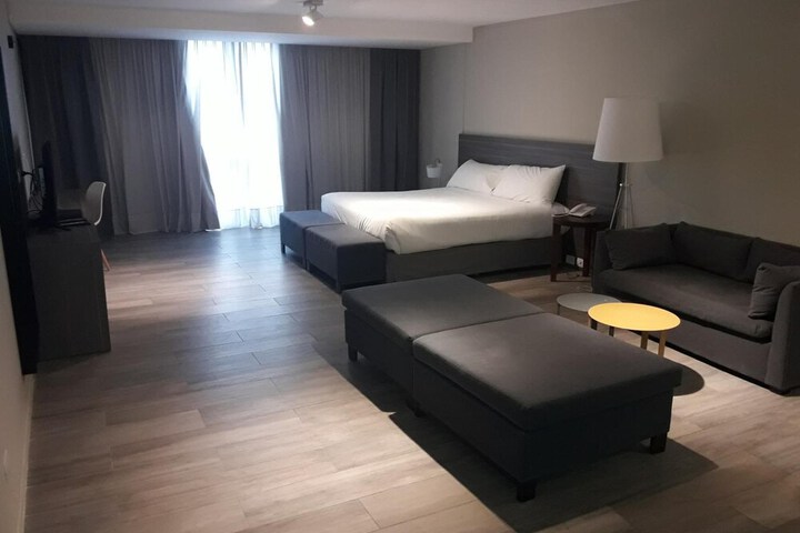 Room 12 of 48