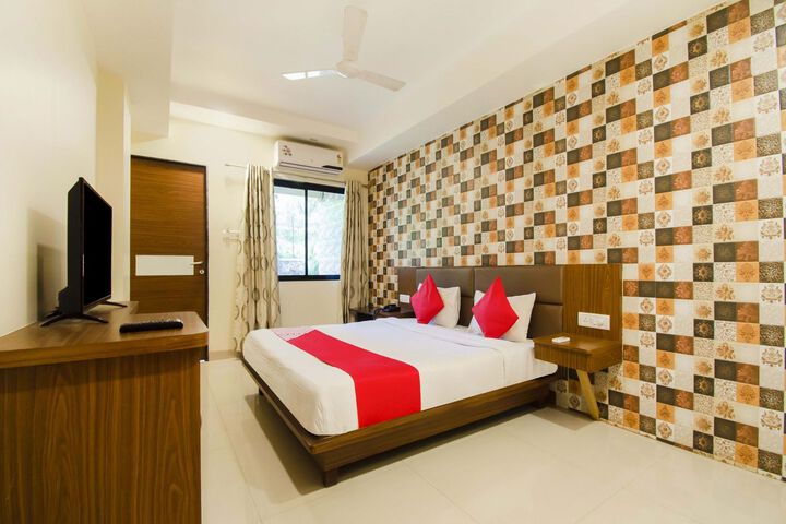 OYO Flagship 36881 Hotel Lions Den