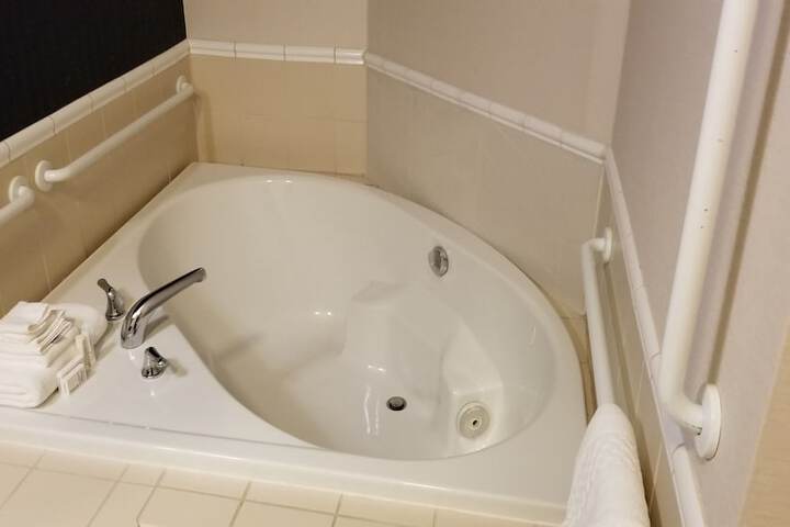 Private spa tub