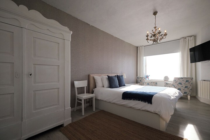 Room 44 of 76