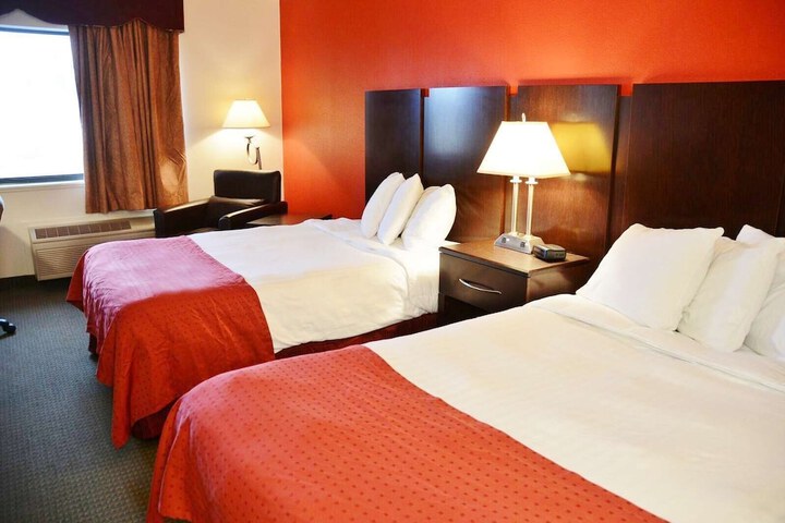 Double Deluxe King Bed (1 of 4)