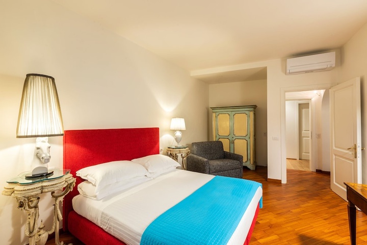 Room 4 of 10