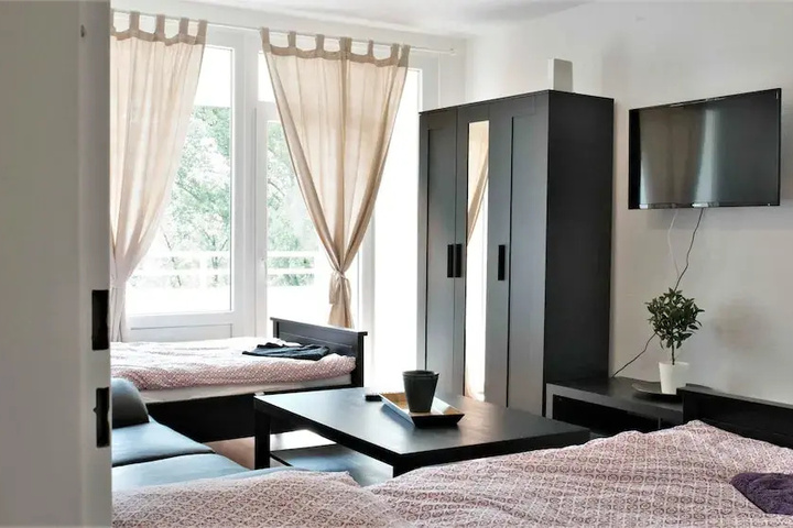 Room 5 of 11