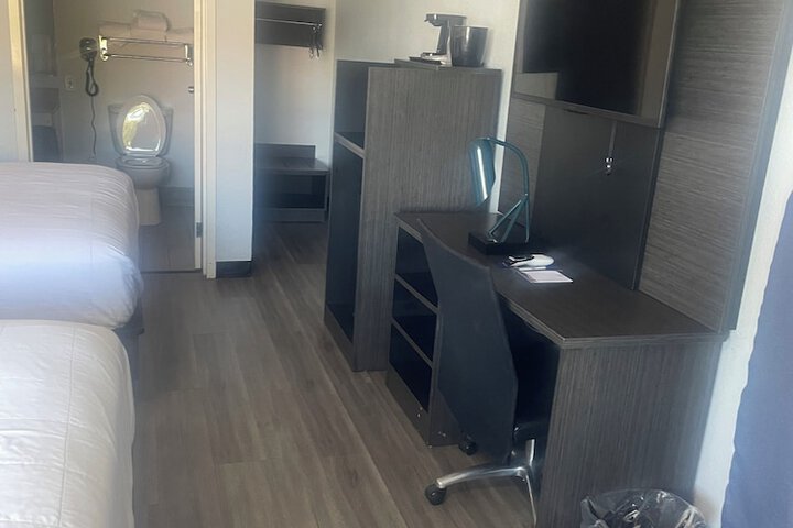 Room 12 of 28