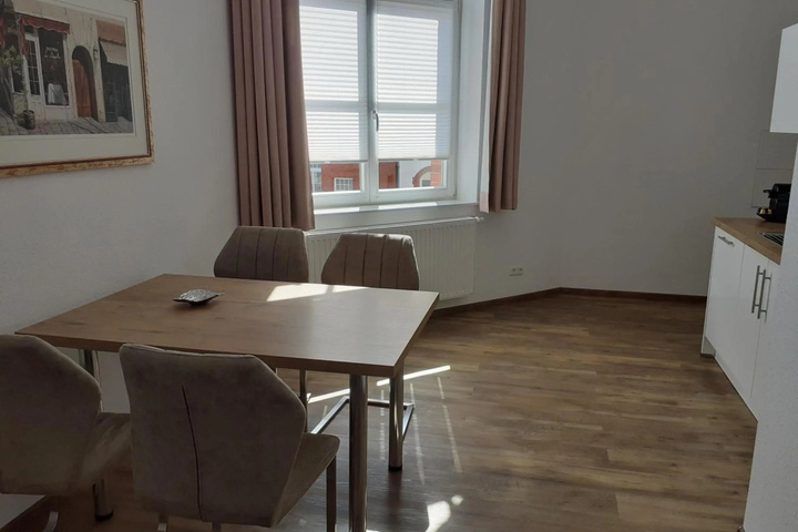 Room 5 of 9