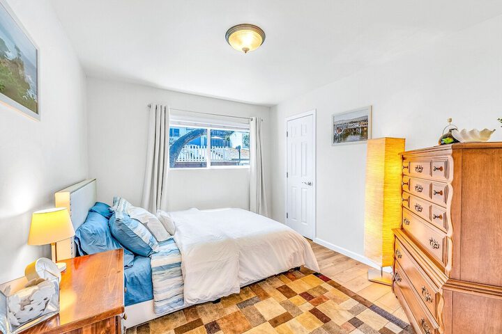 Room 2 of 28