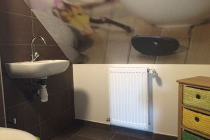 Room 4 of 31