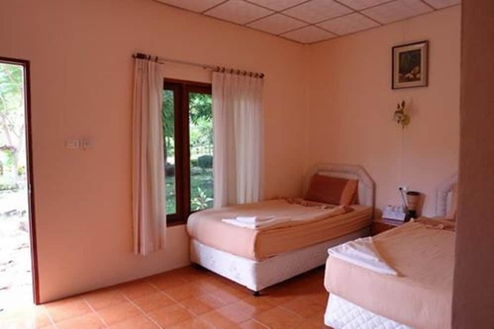 Room 6 of 44