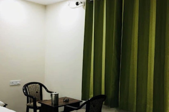 Room 6 of 11
