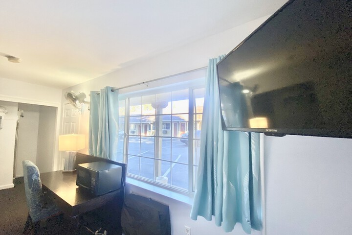 1 Queen Bed (8 of 19)