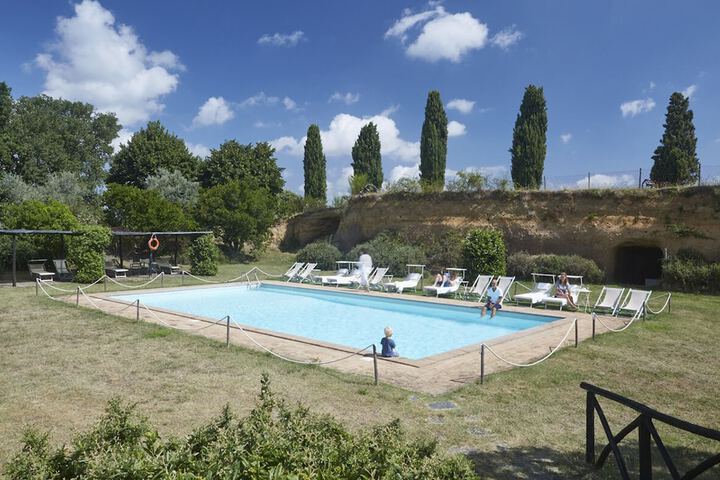 Pool 11 of 33