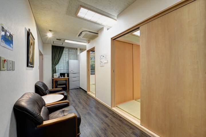 Room 10 of 99