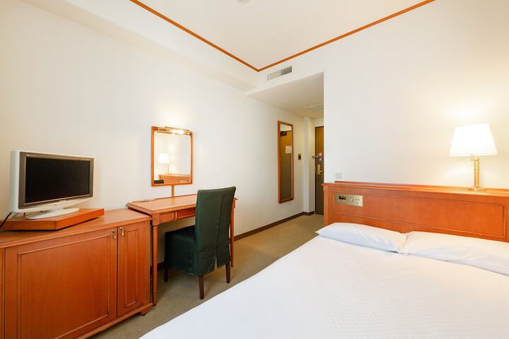 Room 10 of 26