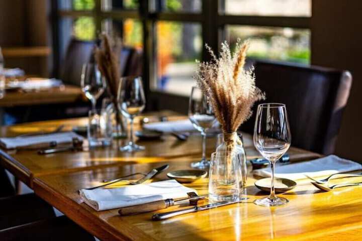 Dining 7 of 8