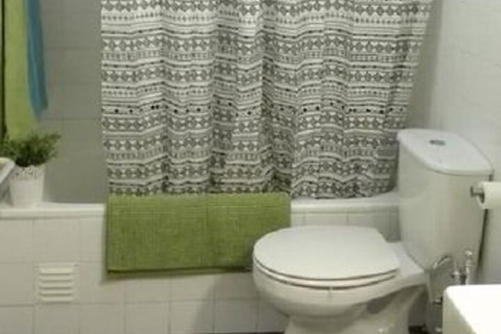 Room 6 of 12