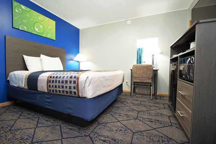 Deluxe 2 Queen Beds (8 of 21)