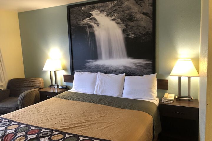 1 King Bed (2 of 7)