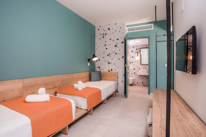 Room 20 of 76