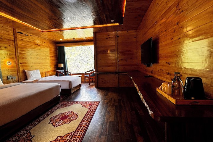 Room 12 of 36