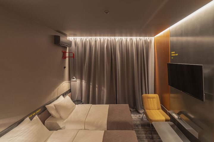 Room 3 of 32