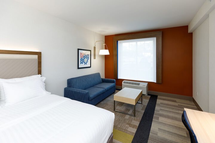 Standard King Bed Accessible (3 of 8)