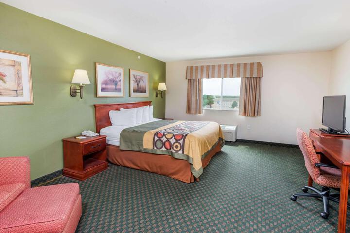 1 King Bed (1 of 20)