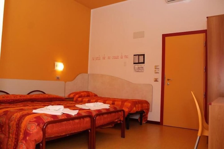 Room 7 of 11