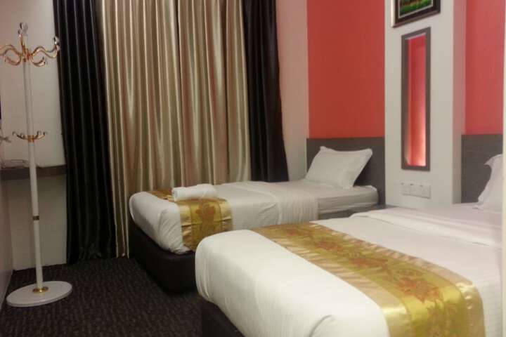 Room 13 of 34