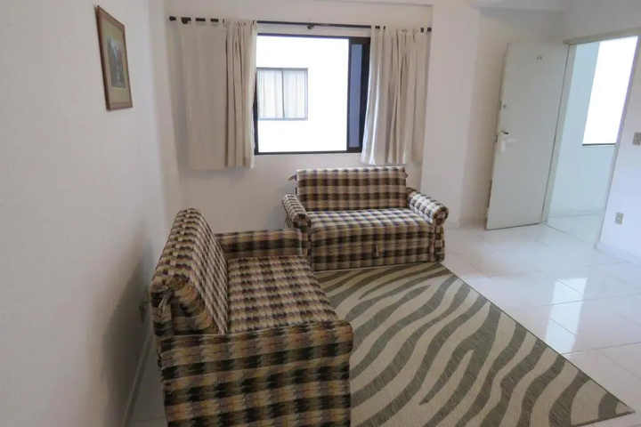 Room 6 of 9