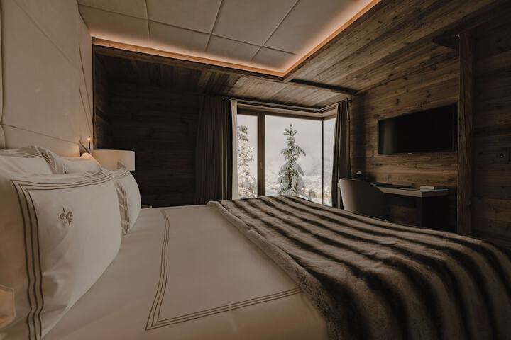 Room 2 of 67