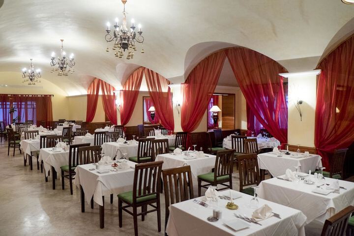 Dining 43 of 64