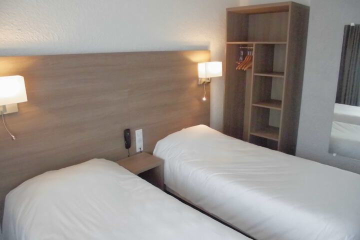 Room 32 of 41
