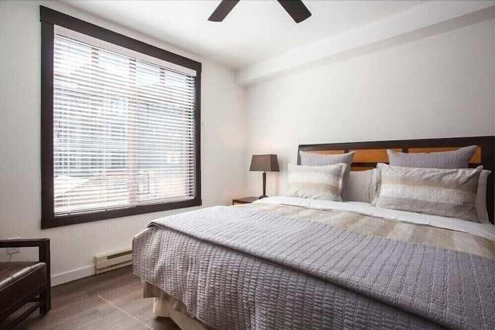 Room 6 of 28