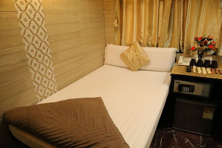 Room 17 of 32