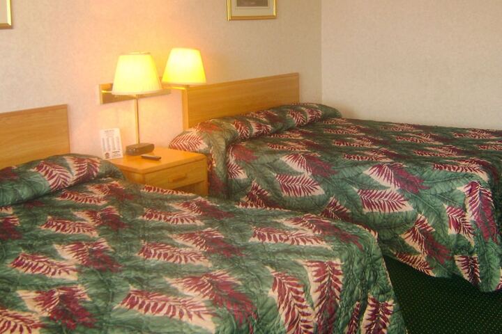 2 Double Beds (1 of 6)