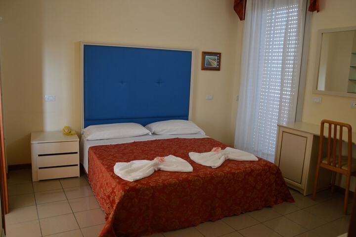Room 8 of 19
