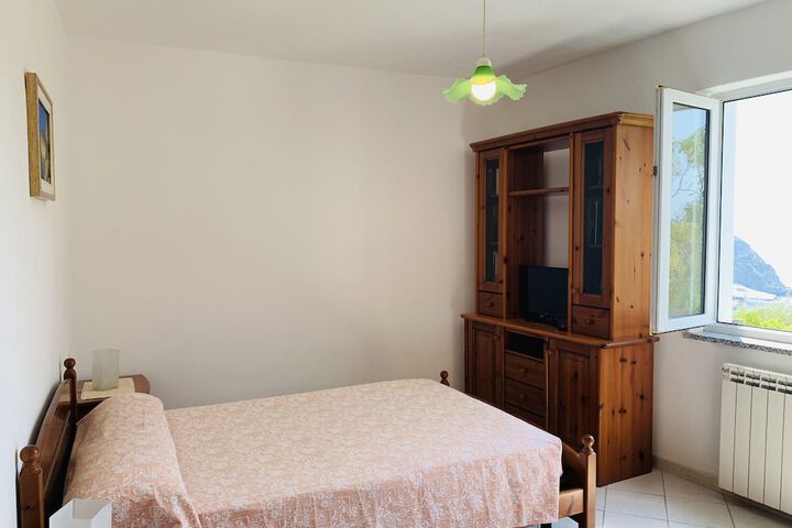 Room 12 of 72