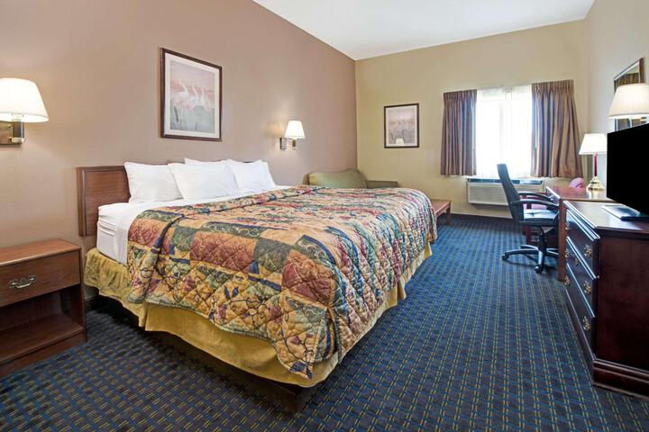 1 King Bed (9 of 9)