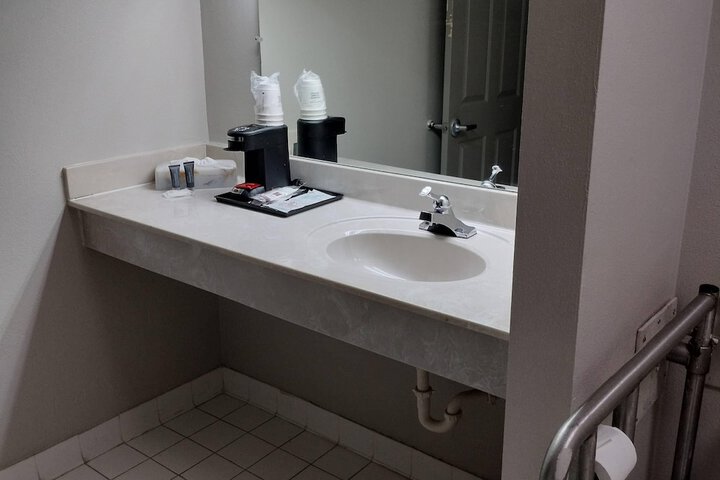 Room 107 of 190
