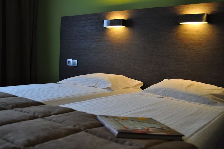 Room 4 of 42