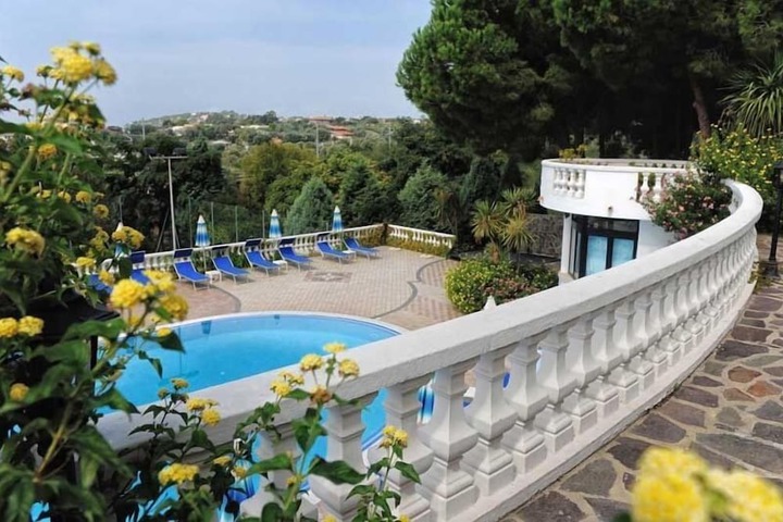 Pool Hotel