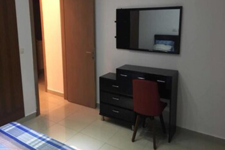 Room 8 of 12