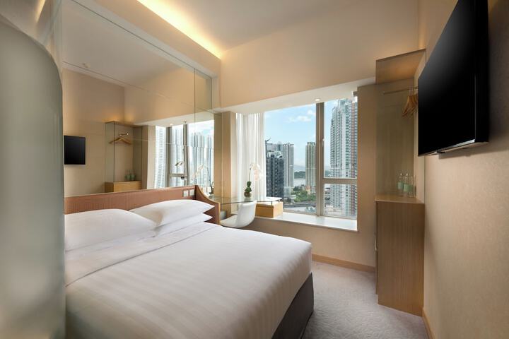 Room 10 of 28