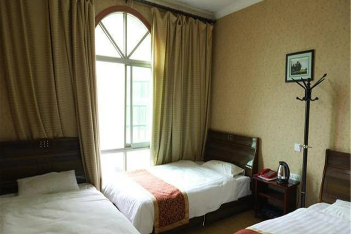 Room 4 of 12
