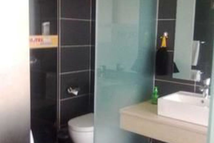 Room 18 of 27
