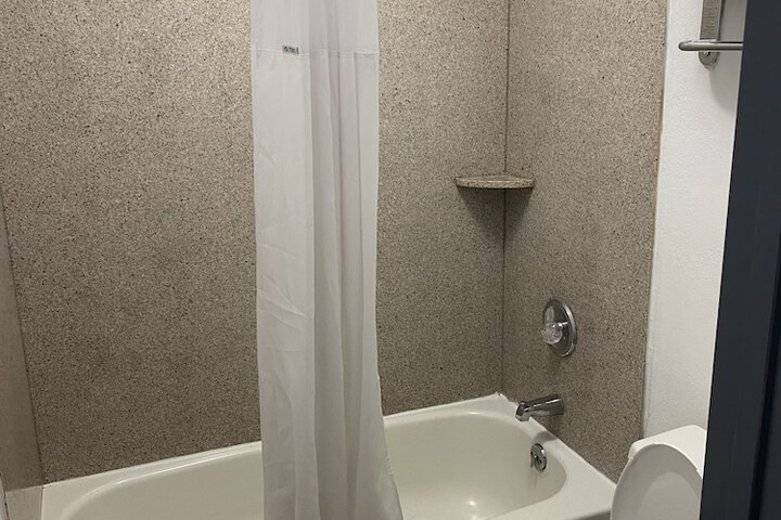 Room 18 of 34