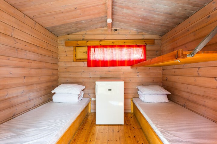 Room 18 of 185