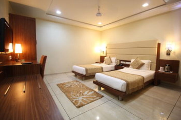 Room 27 of 39