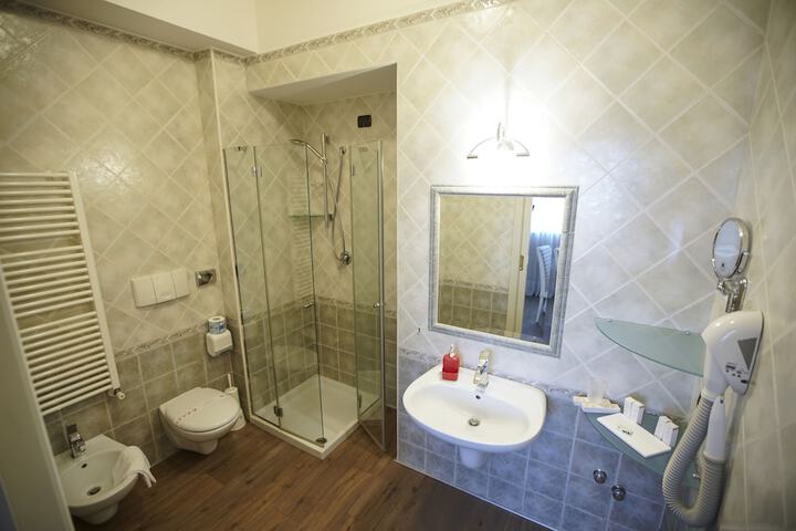 Room 16 of 23