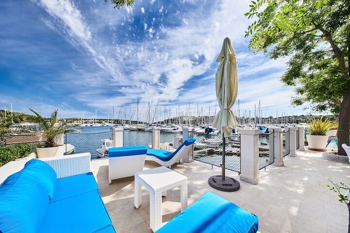 Sundeck 67 of 70